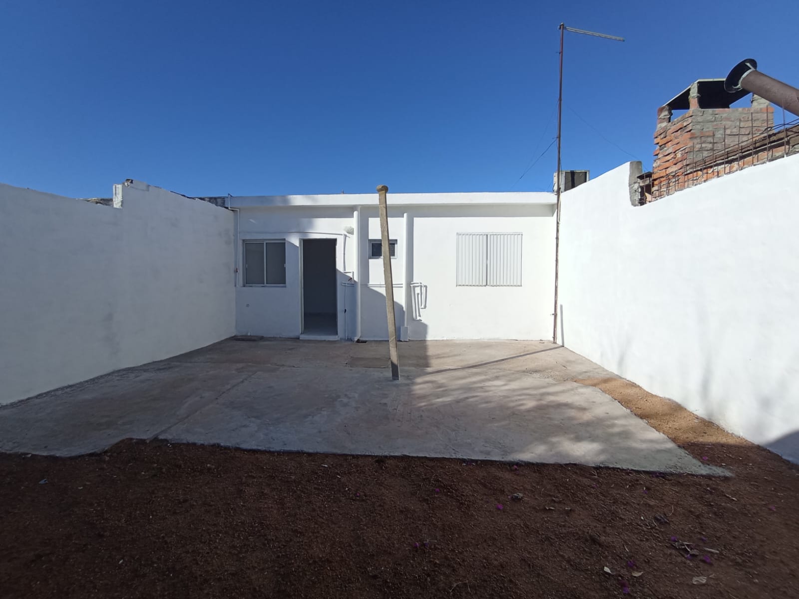 VENTA Casa en Pando remodelada. Calle Solis 2 dorm.