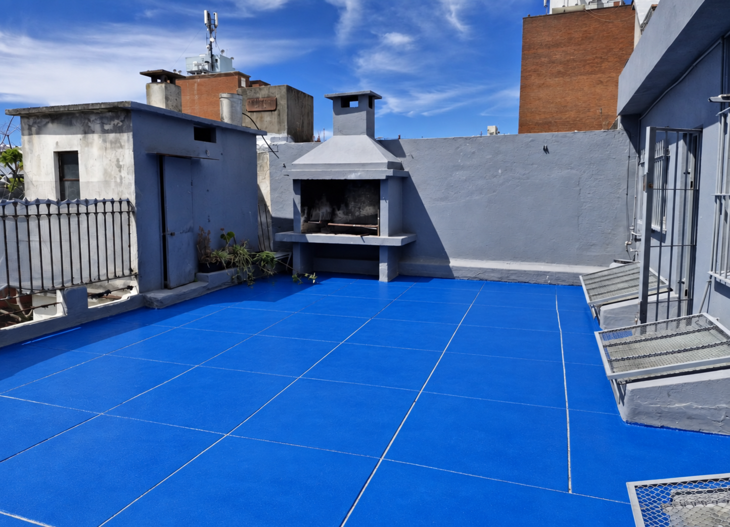 ALQUILER Gral Artigas planta alta. 2 dorm y parrillero